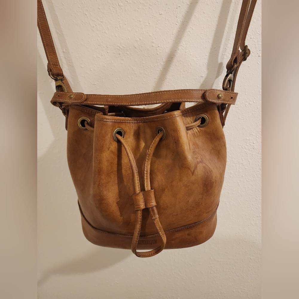 Basballism Elegant Tan Leather Bucket Bag